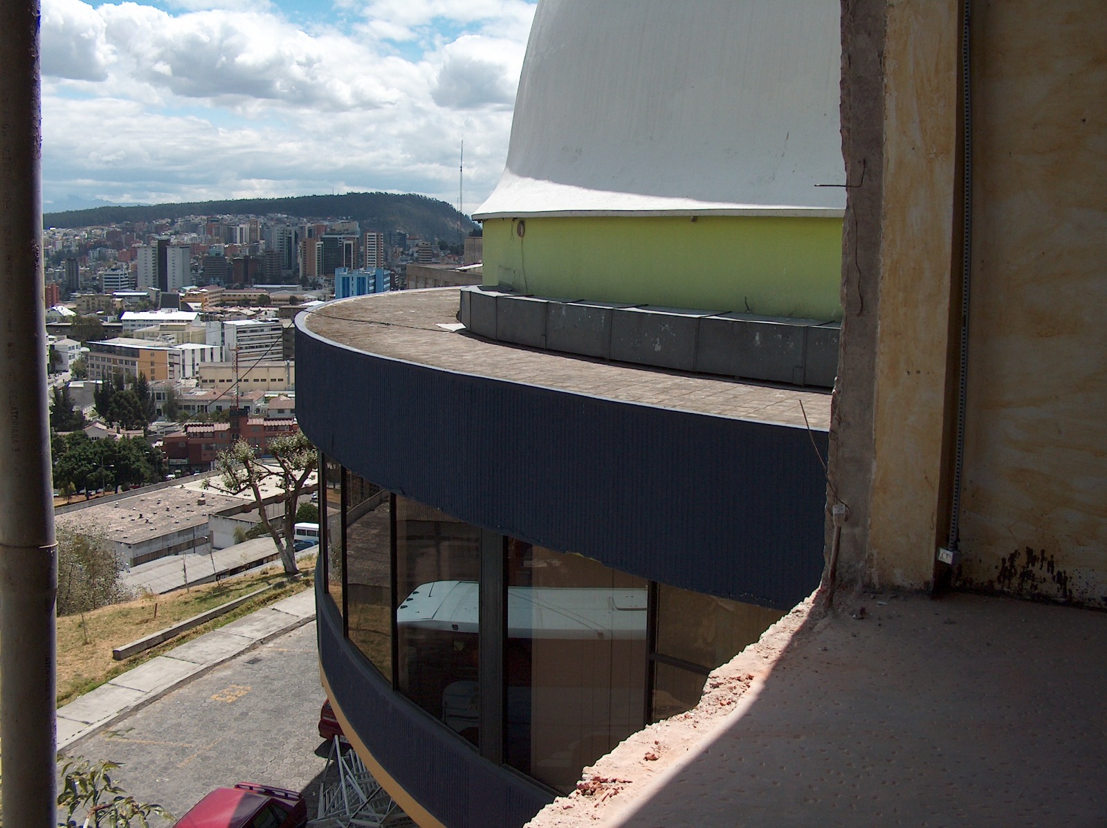 Vista panorámica desde edificio construido sobre la ciudad