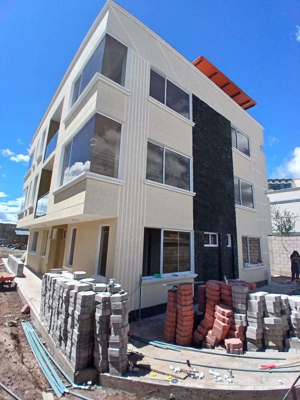 Conjunto residencial multifamiliar terminado